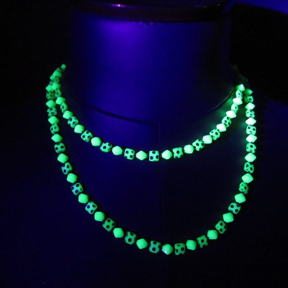 Hand knotted Uranium glass bead necklace - Picture 12 of 16